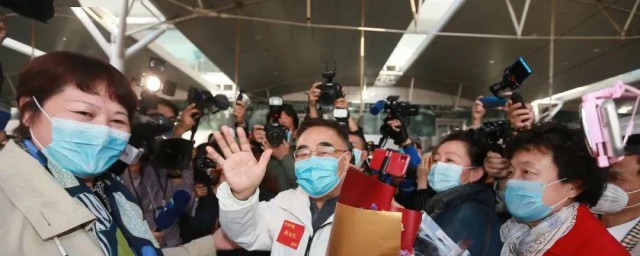 关于张伯礼抗击疫情的事迹(张伯礼抗击疫情的感人瞬间图片)