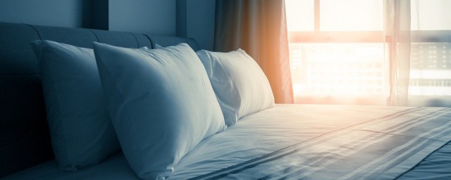 蟑螂爬过的被子能不能睡(床上被蟑螂爬了还能睡吗)