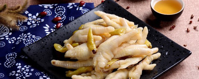 热水焯鸡爪的原因(鸡爪是水开之后焯还是冷水下锅焯)