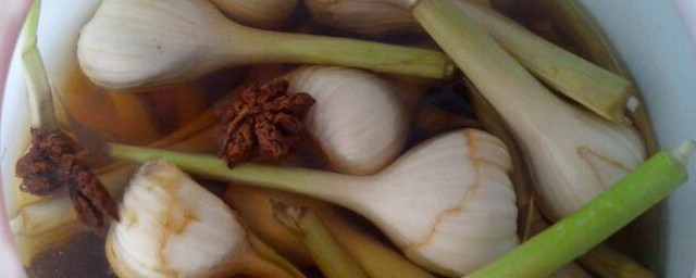 腌糖蒜的汤还能干啥(腌制糖蒜的汤汁还能做什么)