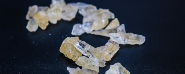 嗓子疼吃糖行吗(嗓子疼吃糖有用吗)