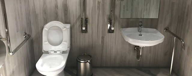 下雨天厕所就很臭解决方法(下雨的时候厕所很臭)