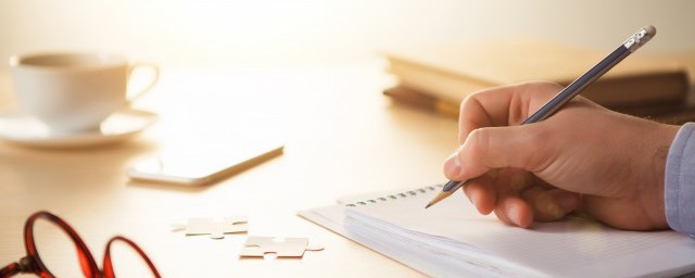 怎么写穿越小说简介(如何写穿越小说)