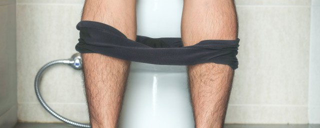 没腿毛的男人是因为什么(男人没什么腿毛正常吗)