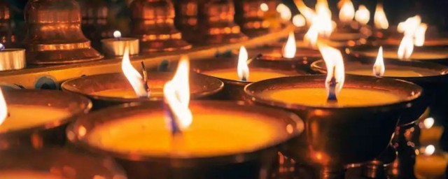 家里点酥油灯的禁忌有什么(酥油灯的使用方法与摆放禁忌)