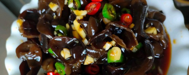 凉拌木耳第二天能不能吃(凉拌木耳放第二天能吃吗)