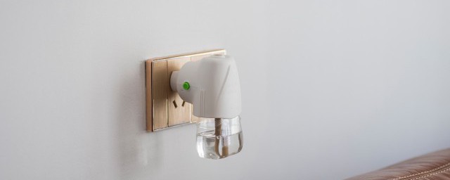 蚊香液碰到皮肤怎么办(蚊香液沾到皮肤上会怎么样)