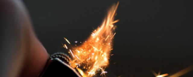 火焰的颜色与温度之间的对应关系(火焰颜色相对应的温度最高的是什么颜色)