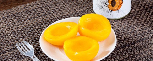 黄桃肉的颜色是什么(红肉黄桃是什么品种)