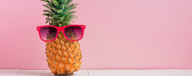 菠萝用盐水泡一晚上还能吃吗(菠萝泡盐水放一晚上还能吃吗)