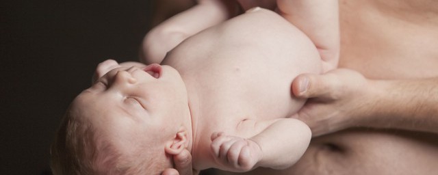 肋缘外翻的解释(肋骨外缘外翻)