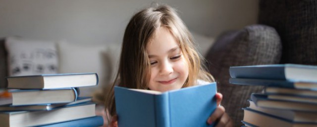 静悄悄的悄读音是啥(静悄悄地读音)