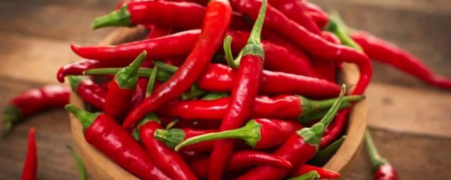 辣椒封垄好不好(辣椒是种在垄沟里还是垄台上)