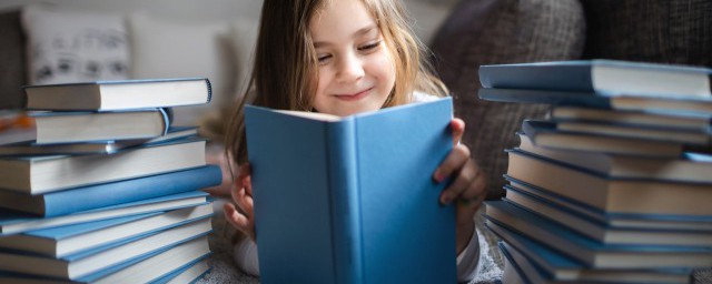 红色车牌具体是什么意思(车牌号为红色)