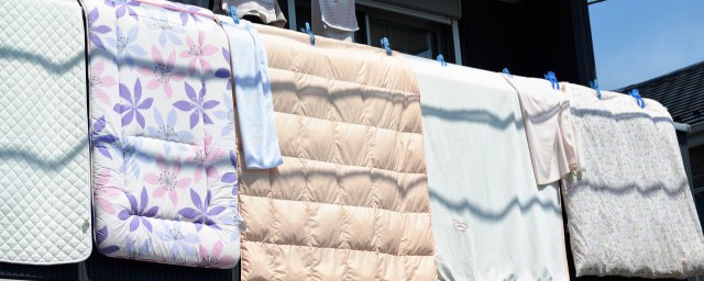 被子里的填充物成坨了怎么处理(被子里面成坨了怎么办)