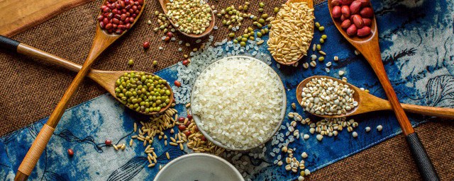 红豆和大米一起吃有什么好处呢(红豆能和什么米一起吃)