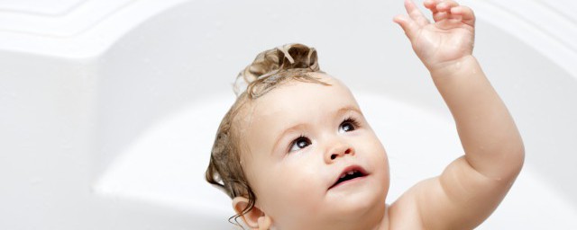 新生儿能喝水吗(月子里吃奶粉的新生儿能喝水吗)