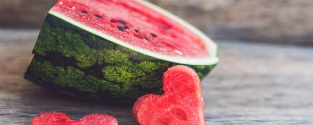 如何制作好吃的西瓜泡面(西瓜面怎么做才好吃)