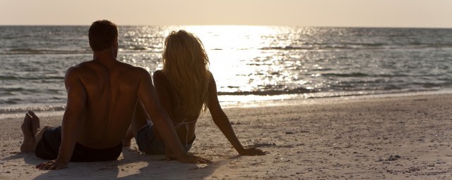 聚散两依依的意思是什么(聚也依依,散也依依,聚散两依依的意思)