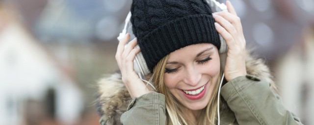 那里的女人都很美很美歌曲简介(女人美歌曲好听的歌)