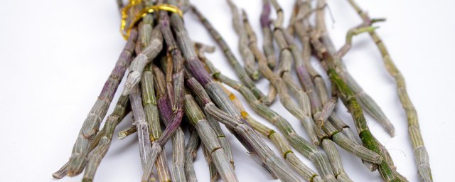 石斛和花胶煲汤的功效是什么(石斛花胶煲汤的做法大全滋润)