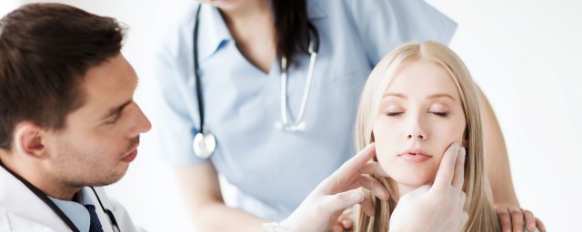 晚上可以刮痧吗(刮痧晚上可以刮痧吗)