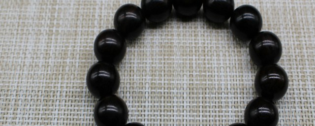 黑檀木佩戴禁忌是什么(戴黑檀木手串的禁忌)