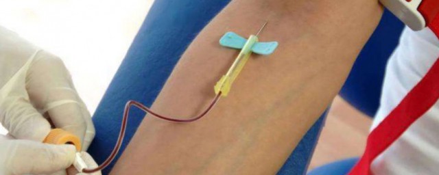 抽血前一天晚上几点不能吃东西的(抽血化验前一天晚上几点不能吃东西)