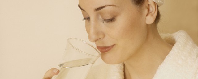 烧伤不能喝水的原因(烧伤 不能喝水)