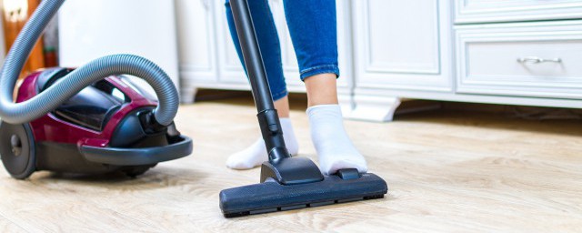 晚上为什么不能扫地(晚上为什么不能扫地拖地)