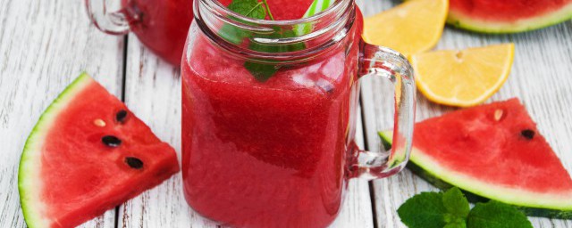 怎样清炒西瓜皮(如何炒西瓜皮最好吃窍门)