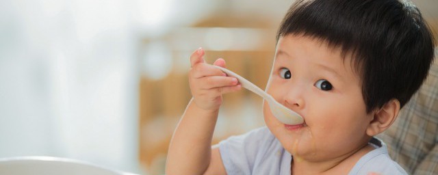 关于宝宝宴简短文案(宝宝宴请文案)