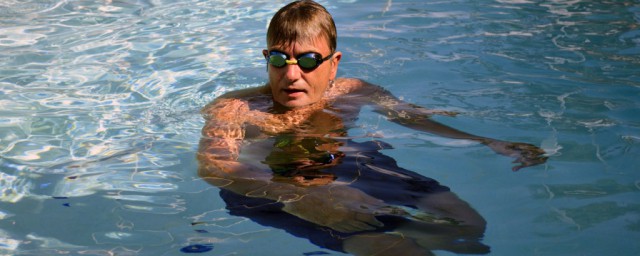 关于水球运动的介绍(水球是球类运动还是水上运动)