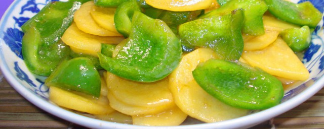 土豆炒青椒好吃的窍门(土豆炒青椒的做法)