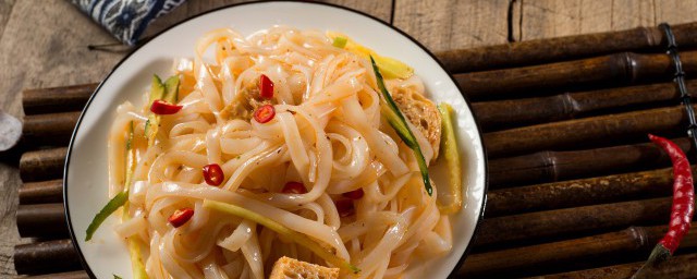 裹凉皮怎么做(裹凉皮的做法和配料窍门)