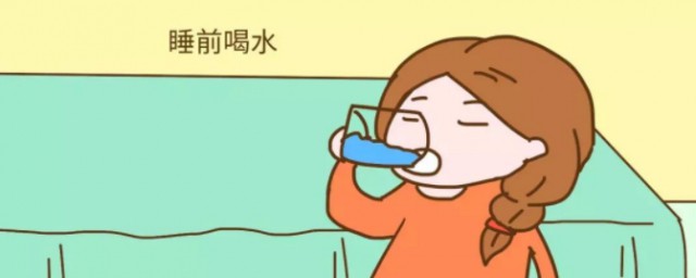睡觉喝水的弊端(睡前喝水的危害)