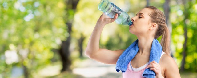 一般体检前8小时是不能喝水的对吗(体检前八点过后可以喝水吗)