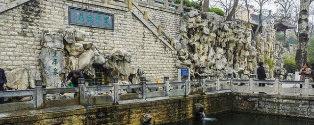 黑虎泉名字的来源(黑虎泉为什么叫黑虎泉)