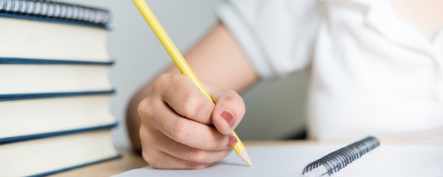 关于爱豆正能量文案范例(分享爱豆的文案)