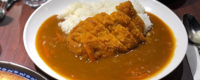 咖喱饭需要材料和做法(咖喱饭的用料)