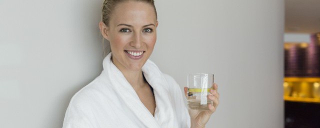 睡前多长时间不喝水(睡前多久不饮水)