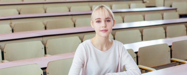 河水萦带中的萦字是啥意思(河水萦带怎么读)