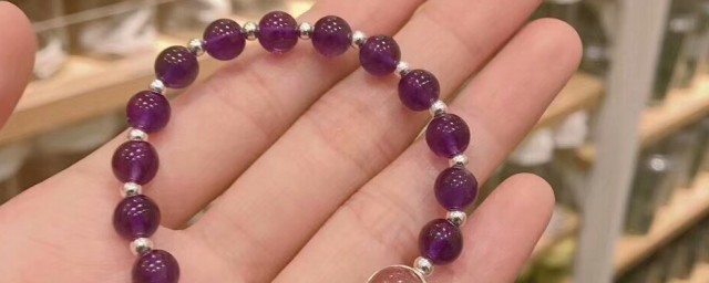 紫水晶手链佩戴禁忌有什么(女人戴紫水晶手链好吗)