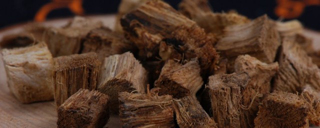 生姜葛根泡水的功效分享(葛根生姜泡水喝禁忌与副作用)