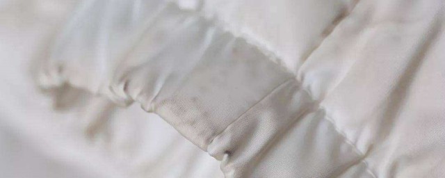 羽绒服洗完之后一坨一坨的处理方法(羽绒服洗过一坨一坨的怎么办)