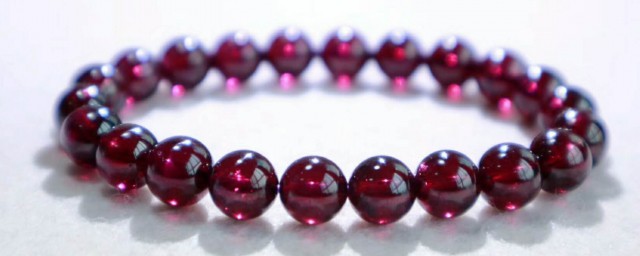 紫牙乌佩戴有哪些禁忌(紫牙乌和什么一起戴好)