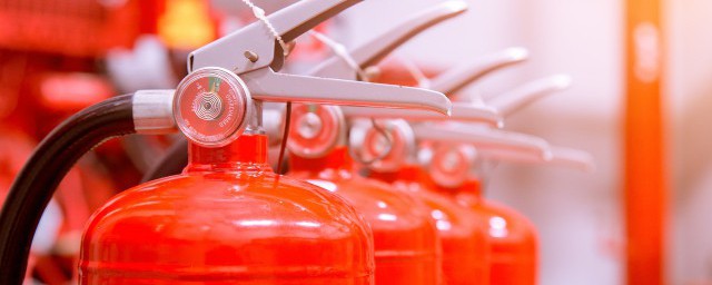 灭火器使用时注意事项(灭火器使用时应注意事项)