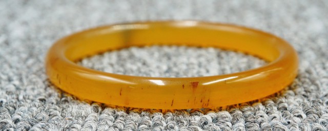 佩戴牛角手镯有啥禁忌(什么人不能戴牛角镯子)