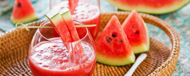 西瓜糖水的简单做法(西瓜冰糖水的做法)
