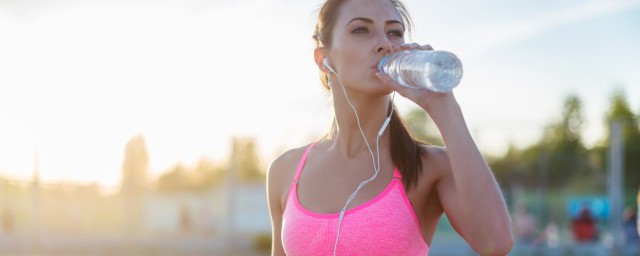 排球比赛方法(排球比赛方法胜一球)